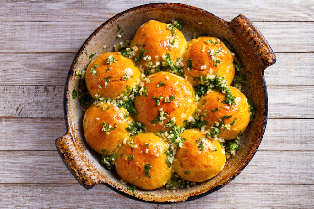 Buns,Pampushky,-,Ukrainian,Garlic,Bread.,Bread,Rolls,With,Garlic