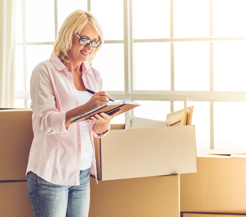 campbells-woman-packing-boxes